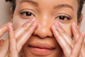 Should you squeeze blackheads? Dermatologists explain how to safely remove them