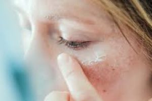 Retinyl Palmitate vs Retinol: Safety, Effectiveness, and Sun Exposure Risks in Skin Care