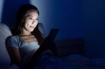 Protect Your Skin from Digital Aging: The Benefits of Blue Light Skincare Protect Your Skin from Digital Aging: The Benefits of Blue Light Skincare