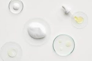 The Right Way to Layer Hyaluronic Acid and Tretinoin for Clear, Hydrated Skin