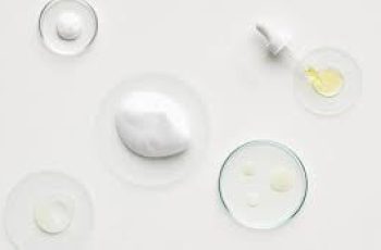 The Right Way to Layer Hyaluronic Acid and Tretinoin for Clear, Hydrated Skin