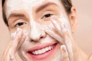 Oily Skin Care 101: Why and How You Should Wash Your Face in the Morning