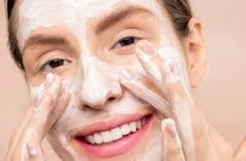 Oily Skin Care 101: Why and How You Should Wash Your Face in the Morning