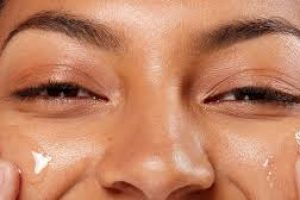 Why Castor Oil is a Skincare Miracle for Rosacea, Dry Skin, Acne, and More