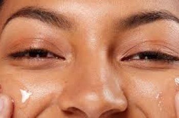Why Castor Oil is a Skincare Miracle for Rosacea, Dry Skin, Acne, and More