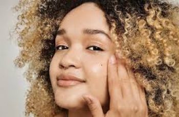 Skin Cycling Explained: A Smarter Skincare Routine Skin Cycling Explained: A Smarter Skincare Routine
