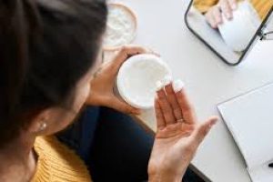Allantoin in Skincare: Soothing, Healing, Hydrating, and Brightening Benefits