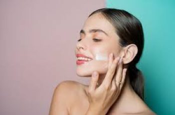 How to Layer Azelaic Acid and Vitamin C Safely